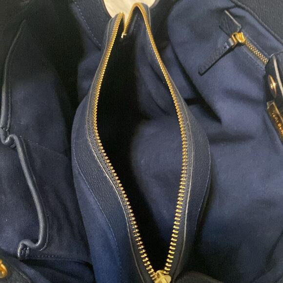 TORY BURCH CHELSEA SLOUCHY BLUE LEATHER TOTE - Picture 10 of 11